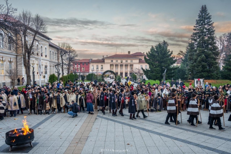 Над 500 коледари благословиха за здраве и благоденствие Враца /снимки/