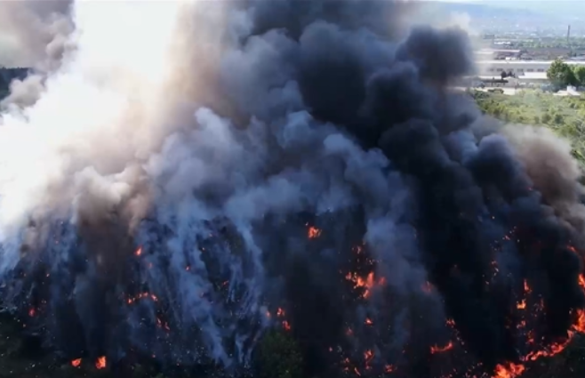 Продължава гасенето на големия пожар в Монтанско съобщават от NOVA