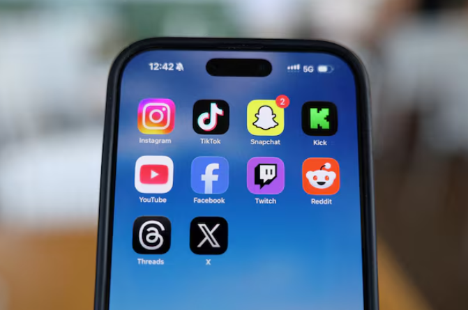 Родители тийнейджъри и просветни организации съдят най големите компании за