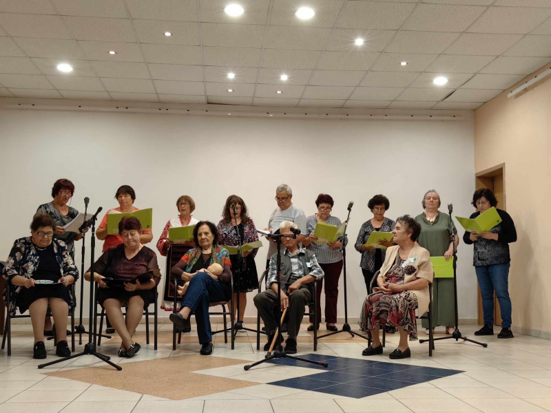 С коси побелели посребрени и с мисли помъдрели Клуб