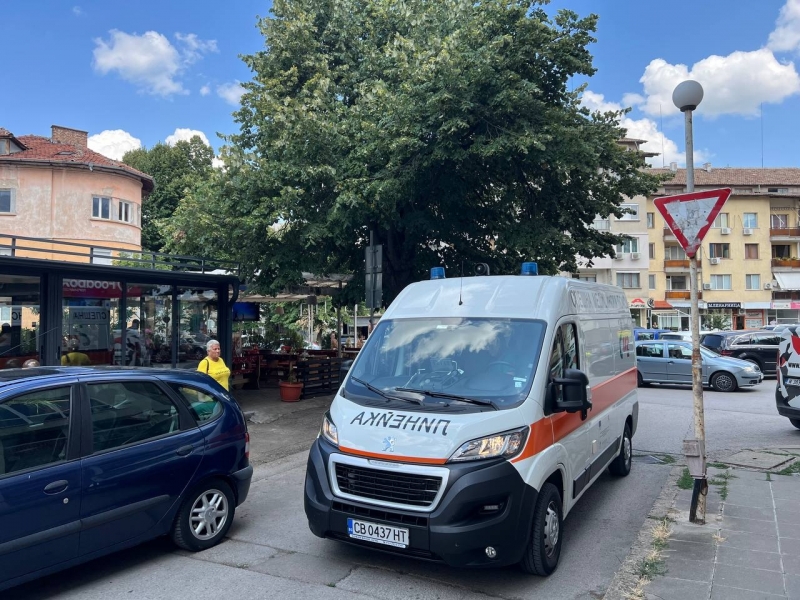 Линейка спря пред заведение в центъра на Враца видя отново