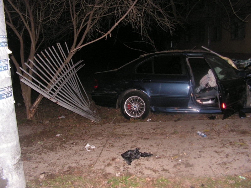 Пиян шофьор е съборил 10 метра ограда край Вършец съобщиха