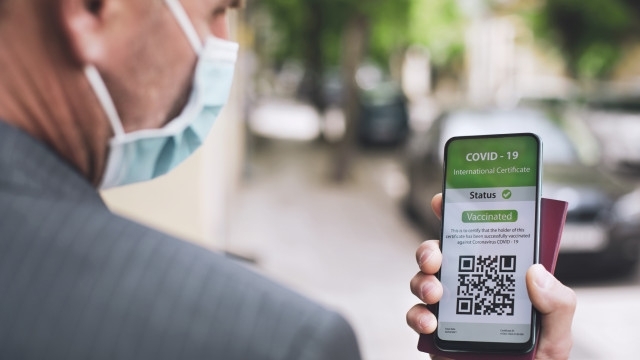 Българи пласират фалшиви зелени сертификати за ваксинация срещу COVID 19 на