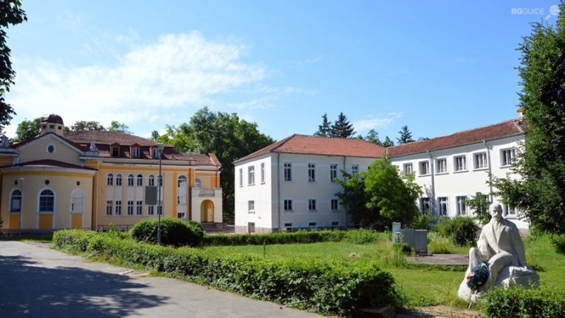 При спазване на мерките за безопасност всички хотели и къщи