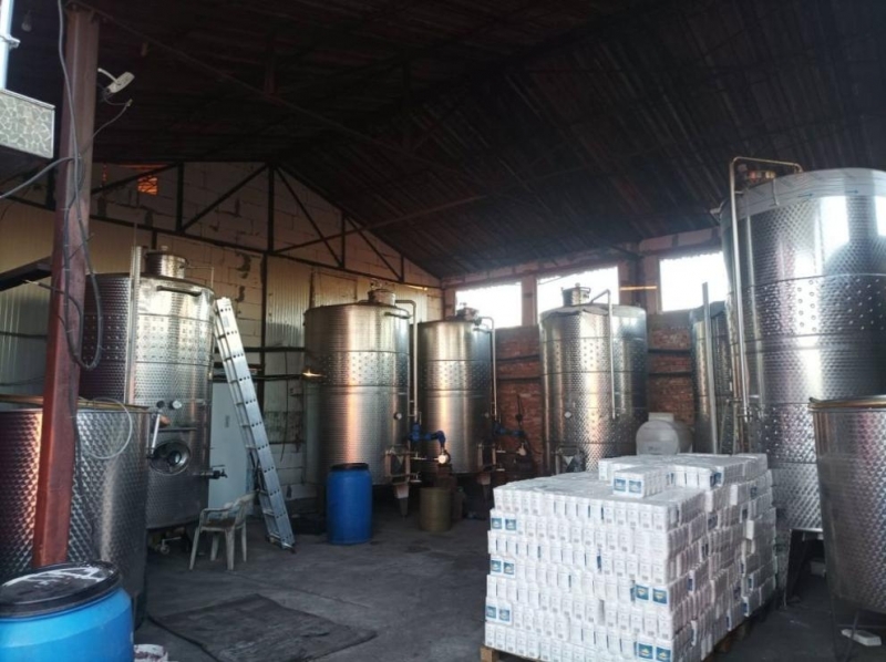 Иззеха голямо количество контрабанден алкохол в Гълъбово съобщиха от полицията На