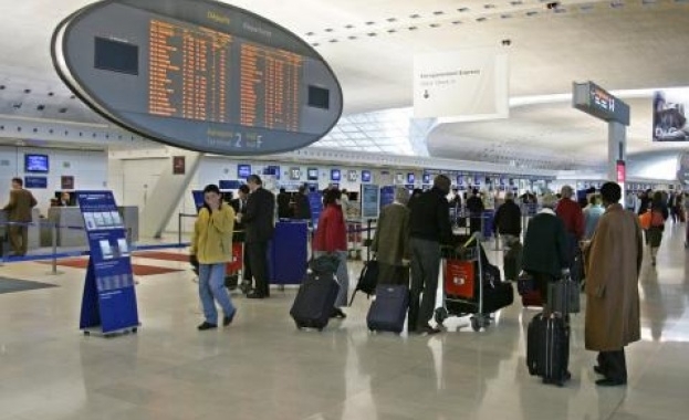 Инцидент предизвика евакуация на пътници на лондонското летище Хийтроу пише