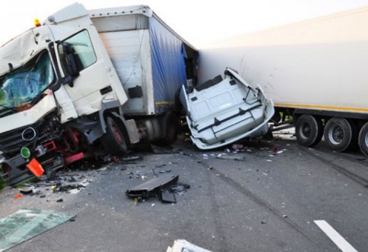 Катастрофа затруднява движението през Прохода на Републиката Сигналът за пътното