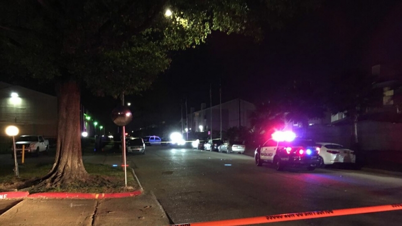 Петима полицейски служители са били простреляни снощи в Хюстън, щата