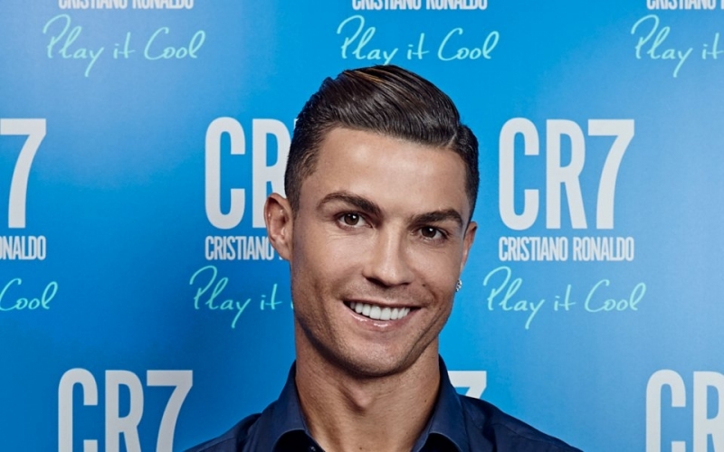 Португалският фризьор Рикардо Маркес Ферейра известен с работата със звезди