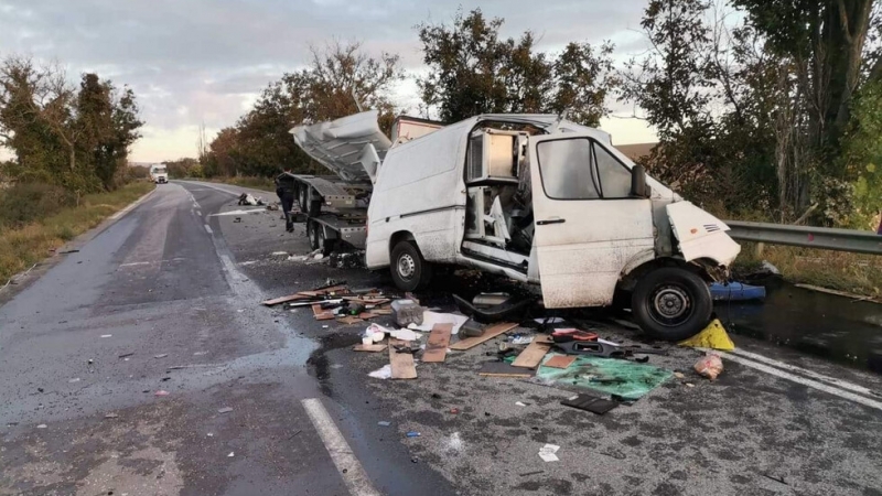 Шофьор загина при челен удар с камион на пътя Шумен-Русе,