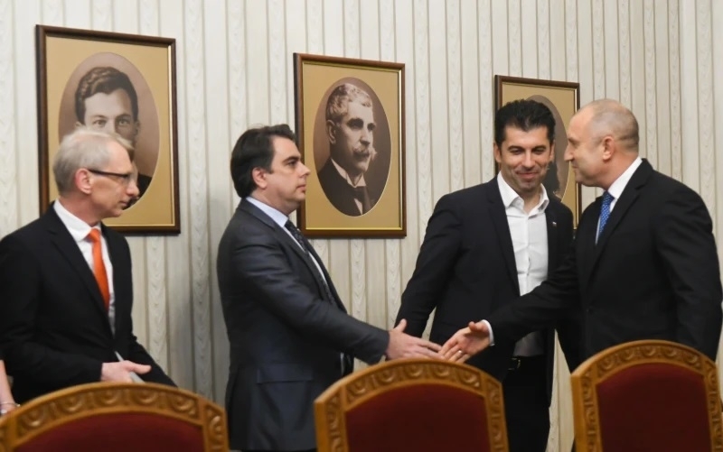 Продължаваме промяната Демократична България поискаха среща с президента Румен