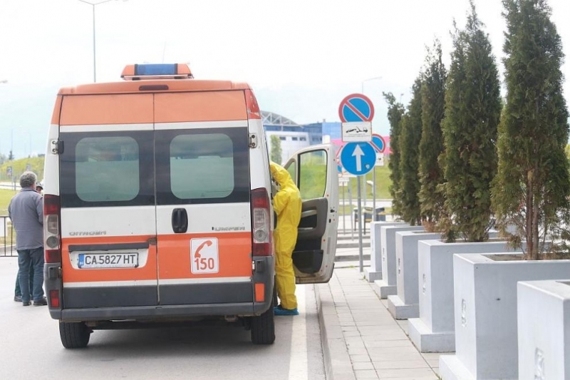 Самолетът с българите които бяха блокирани на парижкото летище Шарл