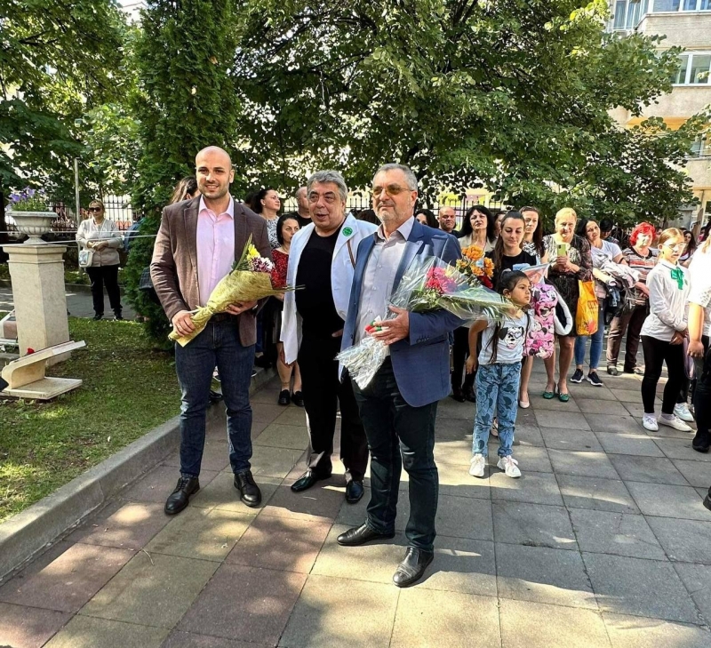 “Благотворни приятели” поставиха паметна плоча на проф. д-р Борис Йоцов в Алеята на признателността /снимки/