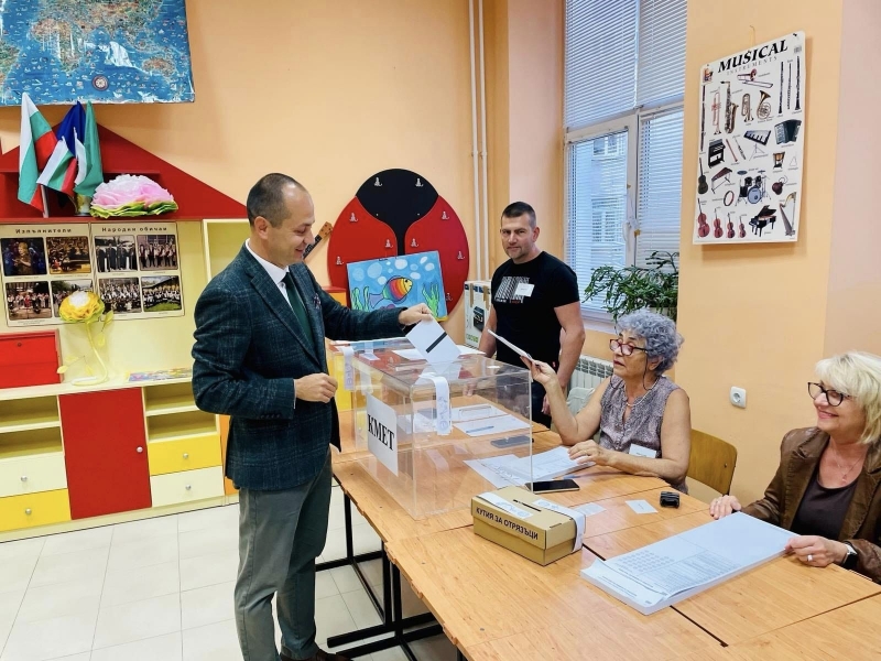 Точно в 7 часа днес кметът на Враца Калин Каменов