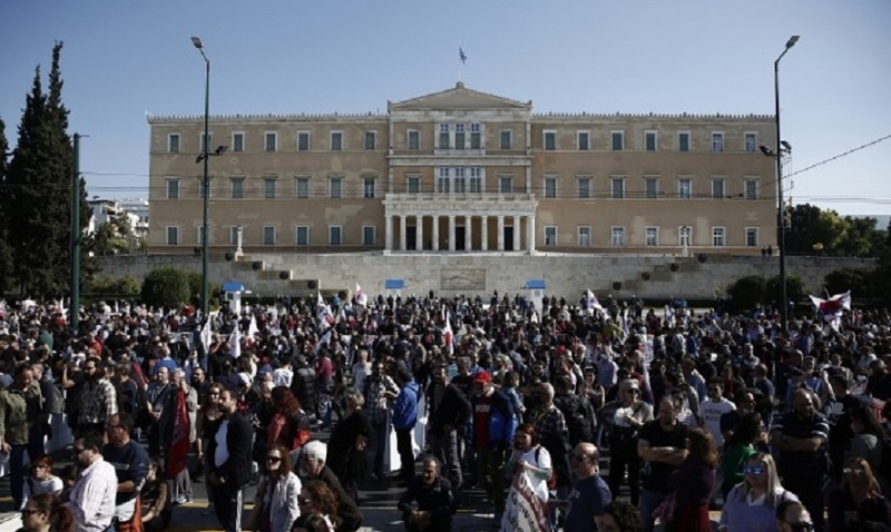 Гръцки работнически синдикати обявиха протест този вторник срещу законопроект който