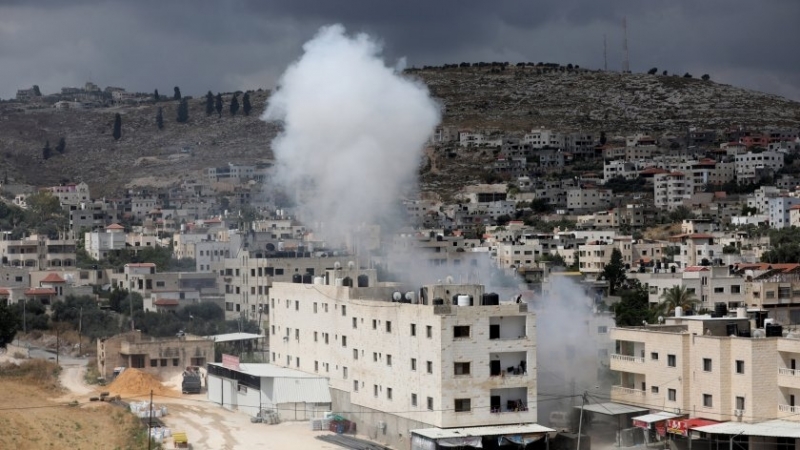 Израелски сили са застреляли палестински боец при сблъсъци, последвали военна операция на