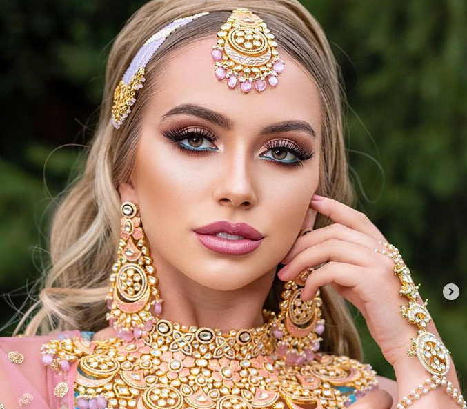 Британска красавица участва в десетки конкурси за красота слезе от