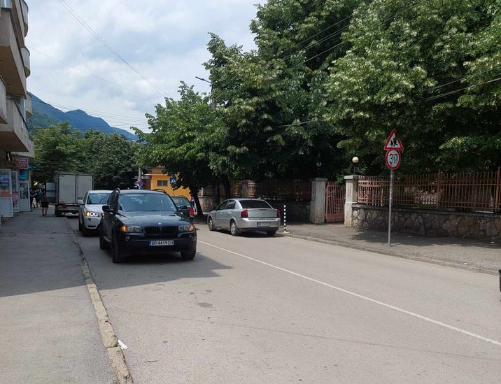 Врачани изреваха от нагли шофьори които всеки ден спират неправилно