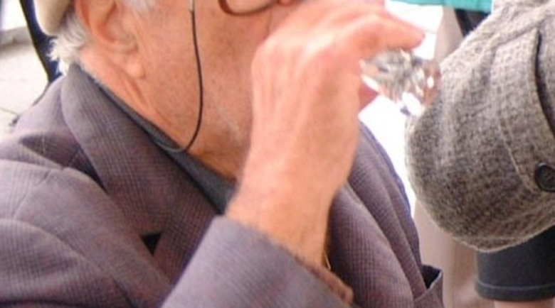 Служители на реда са хванали пиян възрастен мъж да управлява