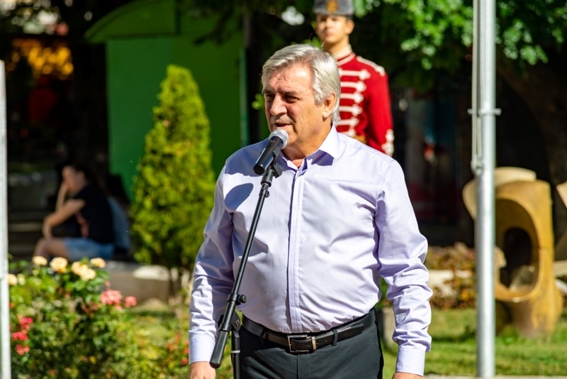 С тържество на градския площад Мездра отбеляза 135 ата годишнина от