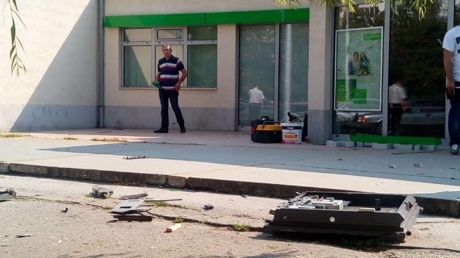 Двама молдовци са задържани за взривения банкомат на ДСК в