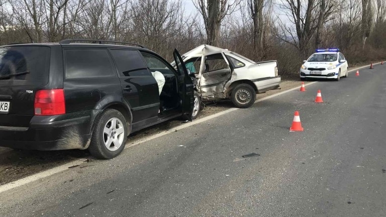 Трима души пострадаха в катастрофа в Монтанско научи агенция BulNews Пътният