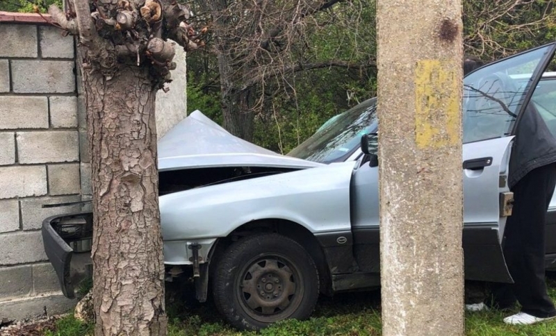 Пиян и дрогиран шофьор катастрофира в бетонна ограда в Бяла съобщиха