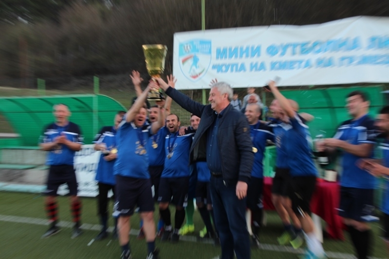 Плакет с благодарност за подкрепа и принос в развитието на