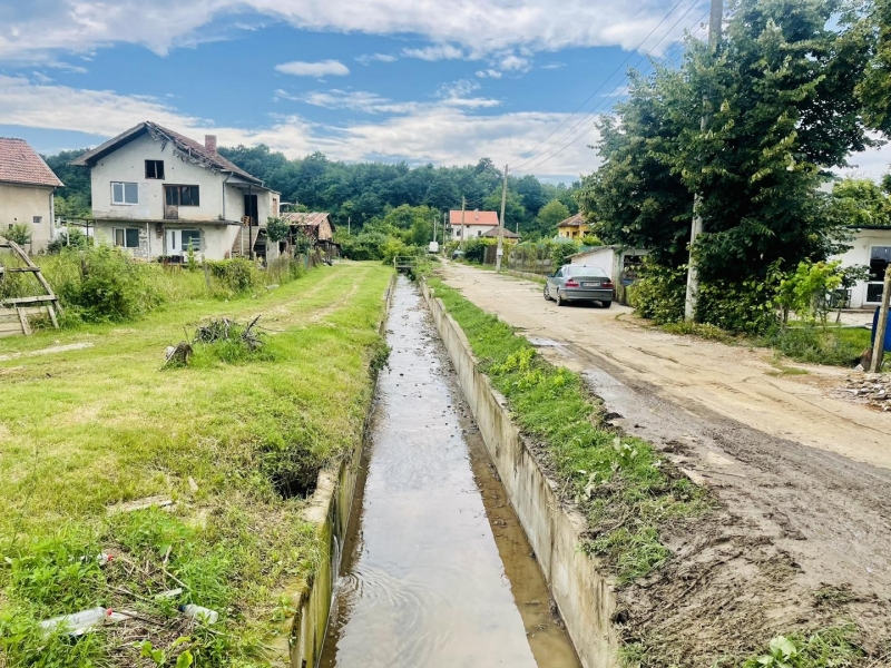 Специализирана техника започна почистването на кабали дерета и канавки във