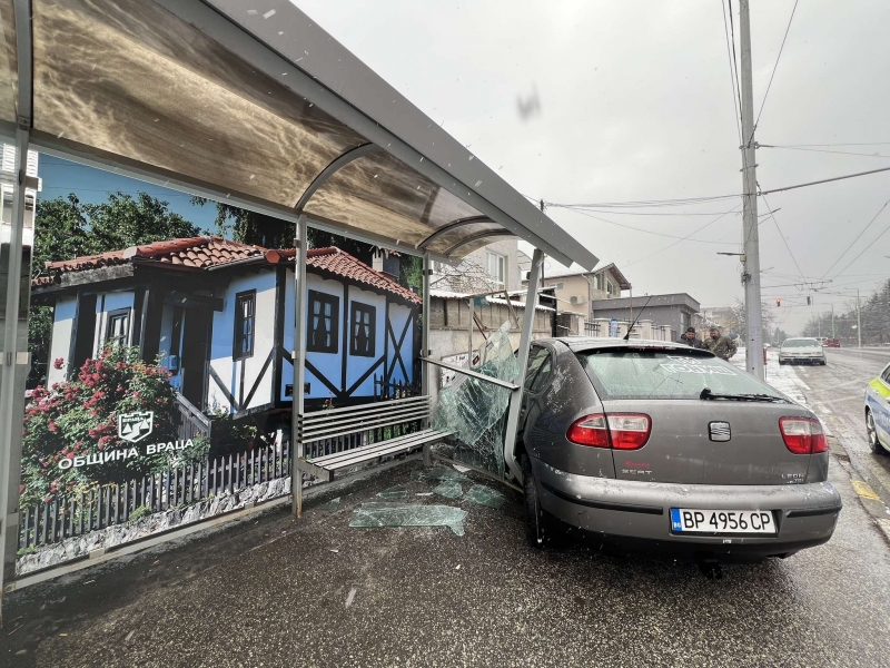 Двама души са пострадали при зрелищната катастрофа във Враца вчера