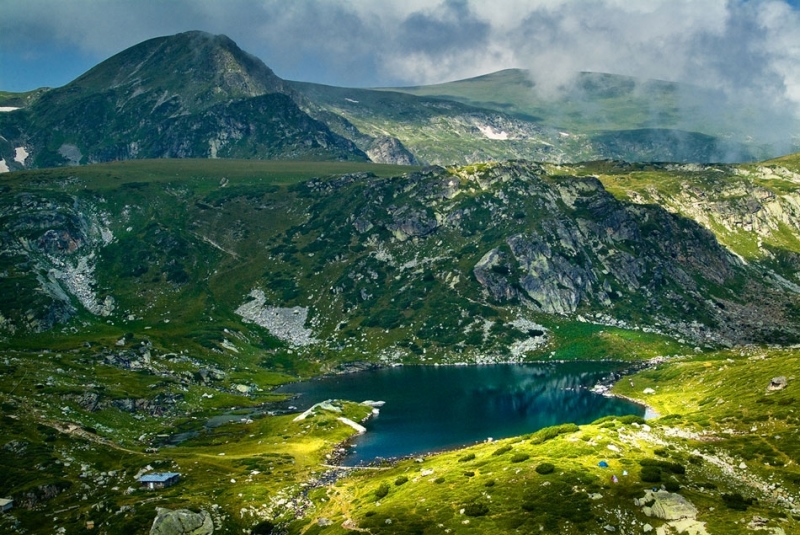 Планински спасители от Благоевград помогнаха на пострадал турист в района