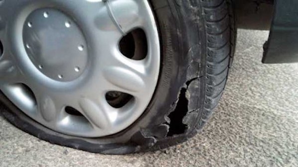 Задържаха мъж, нарязал гумите на кола във Враца, съобщиха от