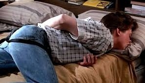 Жена изплаши до смърт мъж в Монтанско блъскала вратата на