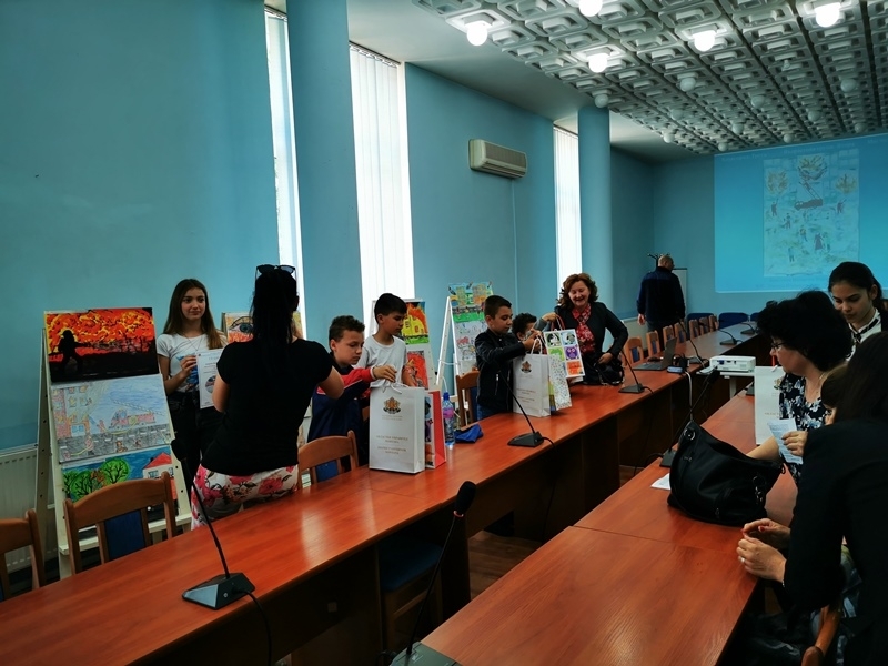 Областният управител на Монтана Ванина Вецина награди авторите на най добрите