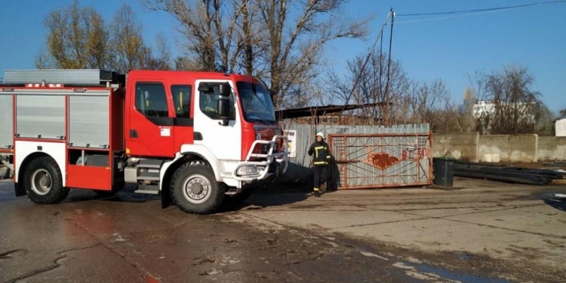 Пожар в пункт за вторични суровини вдигна на крак огнеборците