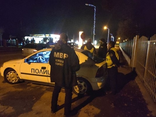 Полицаи са арестували дрогиран шофьор на пътя между Криводол и
