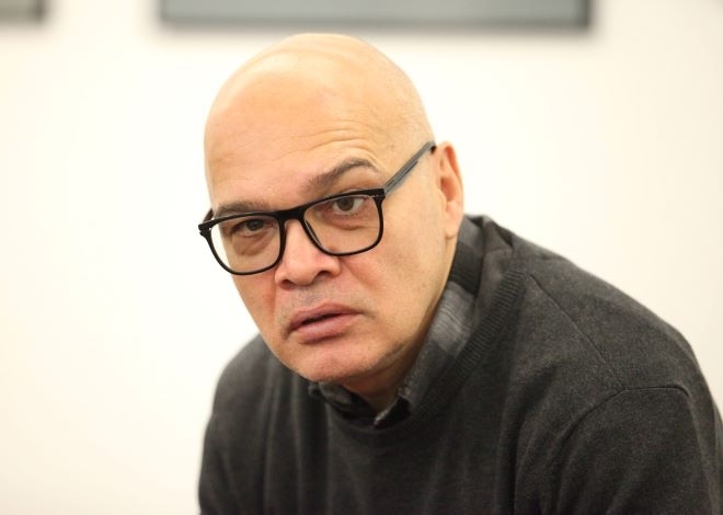 Тихомир Безлов: Скандалът с Вълка е свързан с този в двете крила в ДПС - между Пеевски и Доган