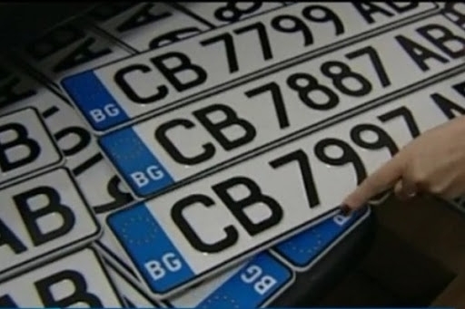 Собствениците на леки коли ще могат да си запазят регистрационния