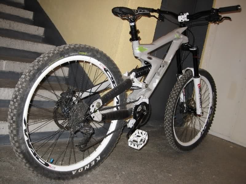 Полицията откри и върна откраднато колело на собственика му съобщиха