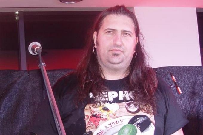 Един от популярните от десетилетия стожери на нощния рок живот