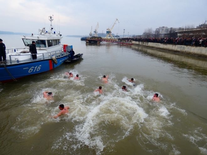 17 годишният Деян Йорданов е спасителят на христовия кръст от водите