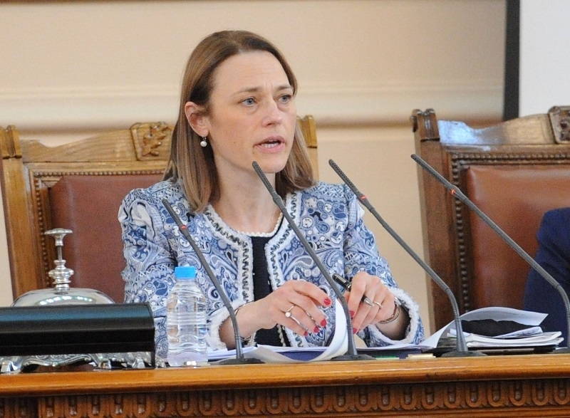 Парламентът избра Ива Митова за председател на Народното събрание Тя