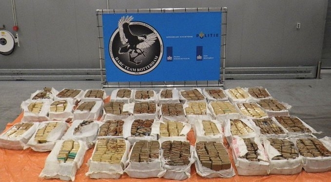 Нидерландски митничари задържаха над 1.6 тона кокаин, скрит в товари