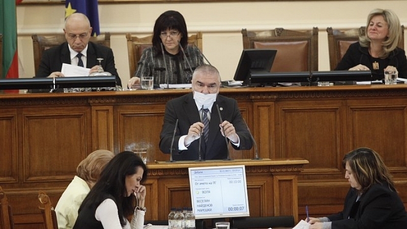 Депутатите от Воля влязоха с медицински маски в пленарна зала