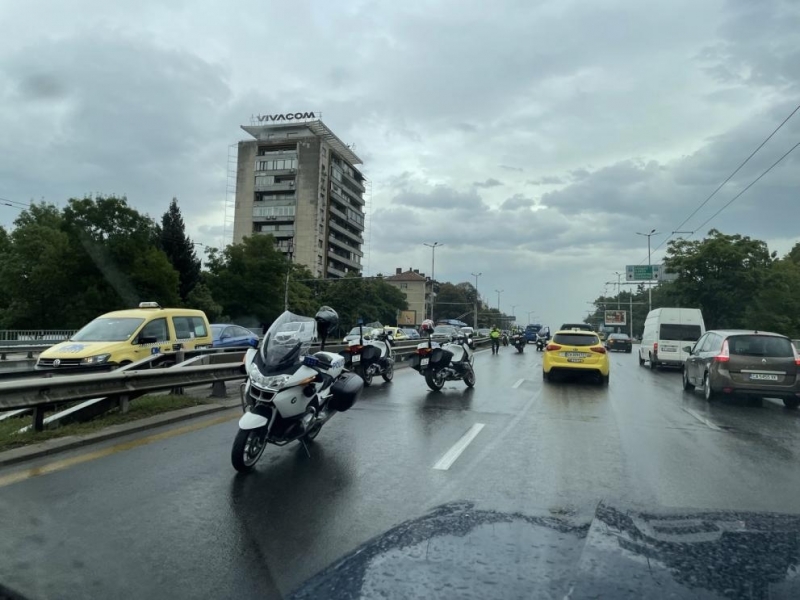 Лек автомобил и мотоциклет се удариха на бул Цариградско шосе
