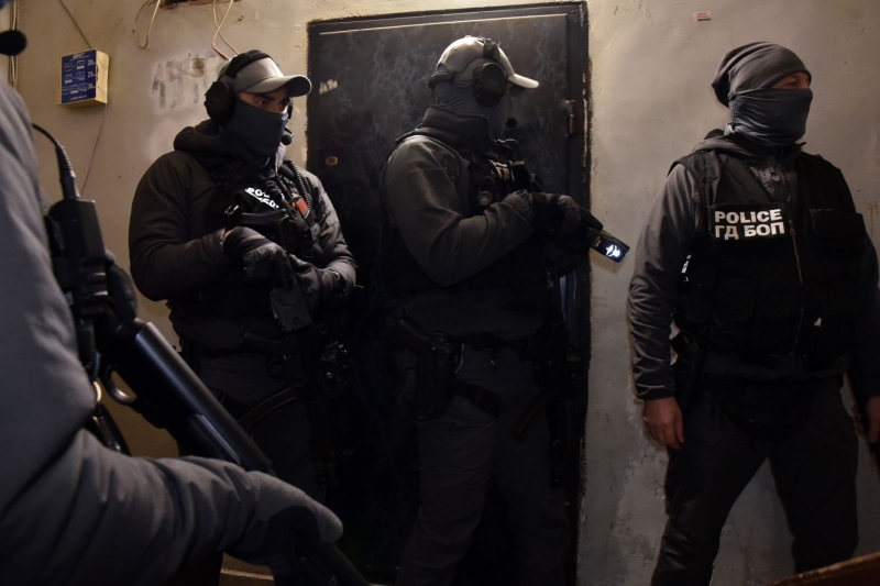 Трима мъже са арестувани за сексуална експлоатация при спецоперация на