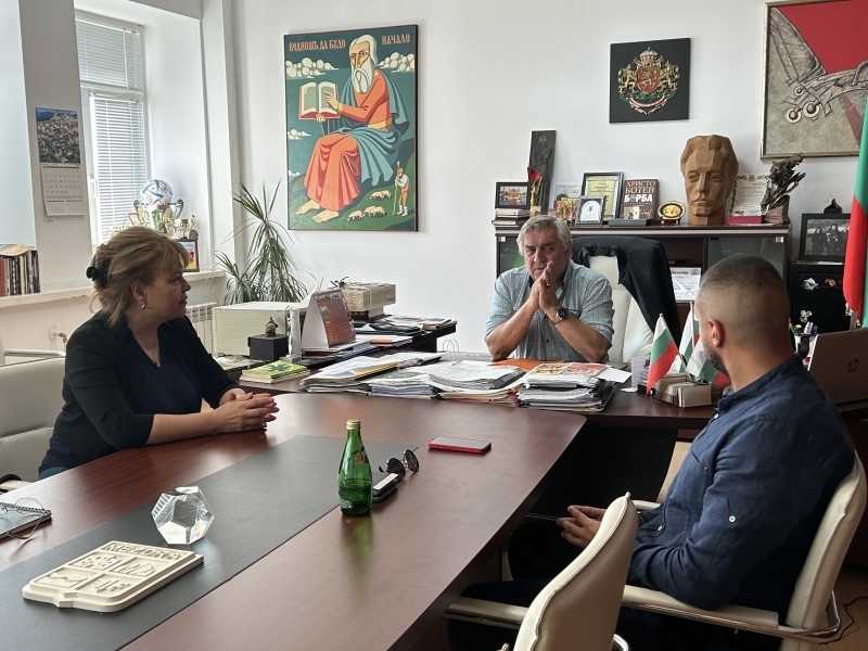 Областният управител на Враца Надя Донкинска и заместник областният управител