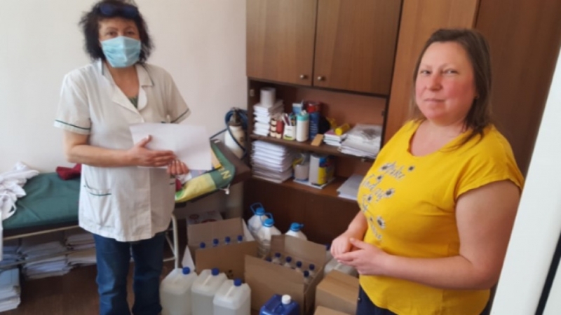 Хранителни продукти и дезинфектанти предоставят от сдружение Първи юни в