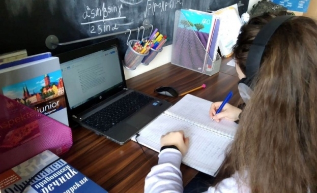 В Министерството на образованието на среща с директори и експерти