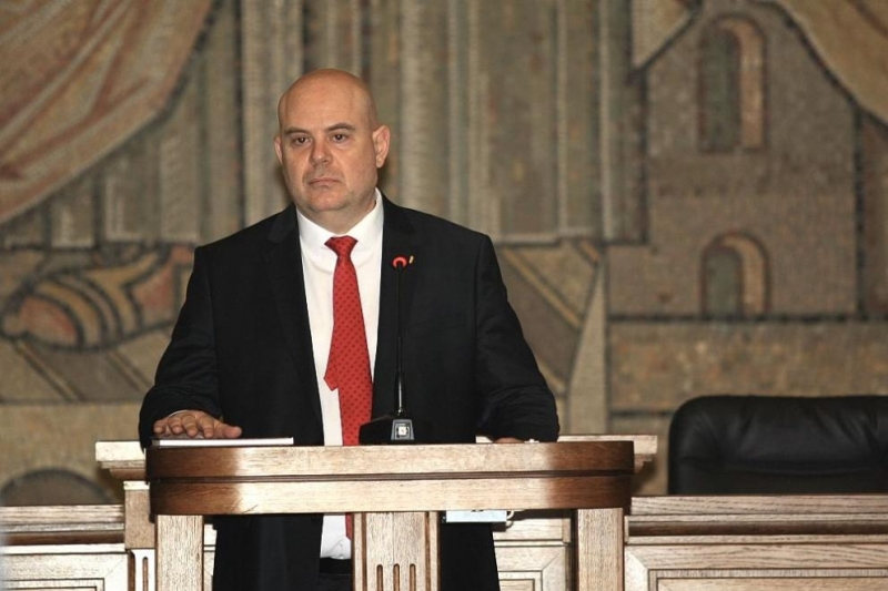 Главният прокурор Иван Гешев призова държавата да отдели допълнителни възнаграждения